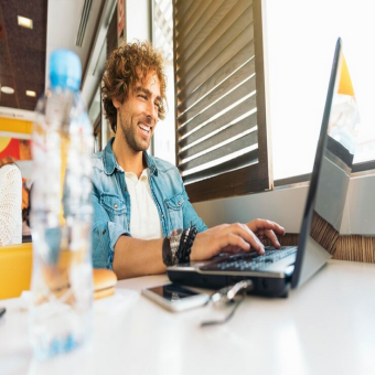 ویژگی‌های ظاهری و گرافیکی یک وب‌سایت رزرو آنلاین بلیط موفق